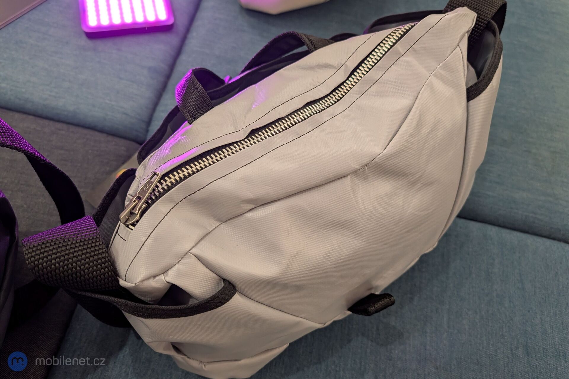 Uvedení nové barevné varianty Sony WH-1000XM6 a designové tašky