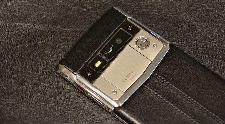 Vertu Signature Touch