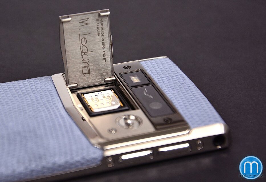 Vertu Signature Touch