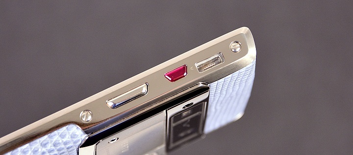 Vertu Signature Touch