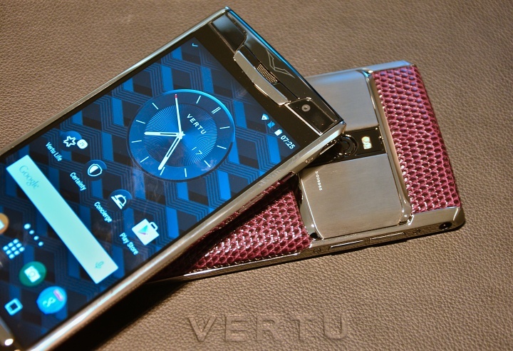 Vertu Signature Touch (2015)