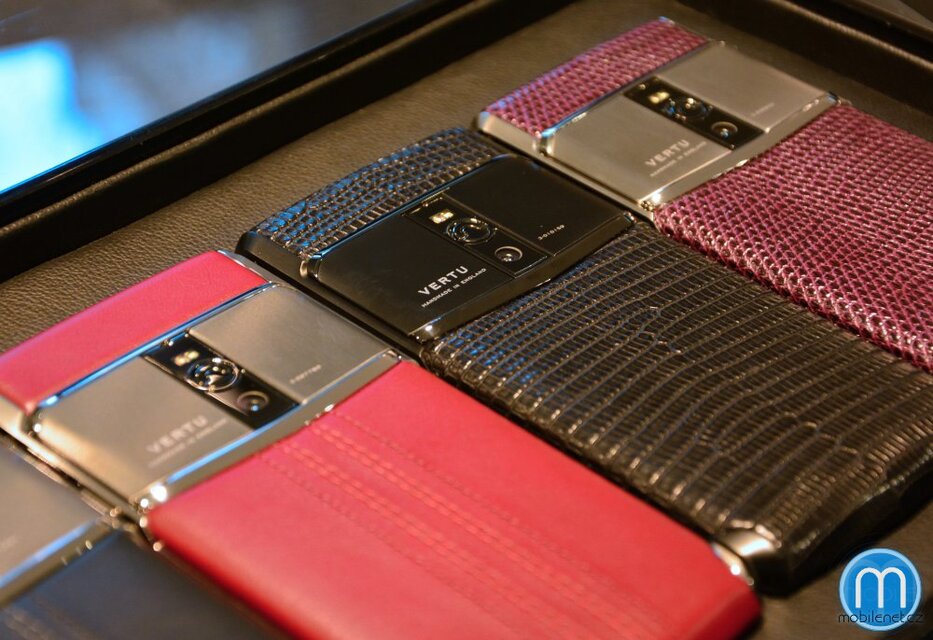 Vertu Signature Touch (2015)