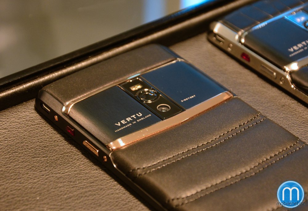 Vertu Signature Touch (2015)