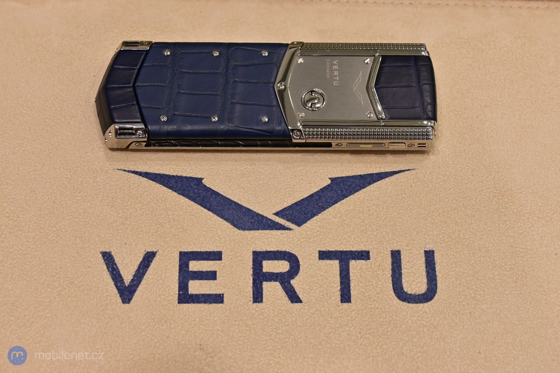 Vertu Signature V