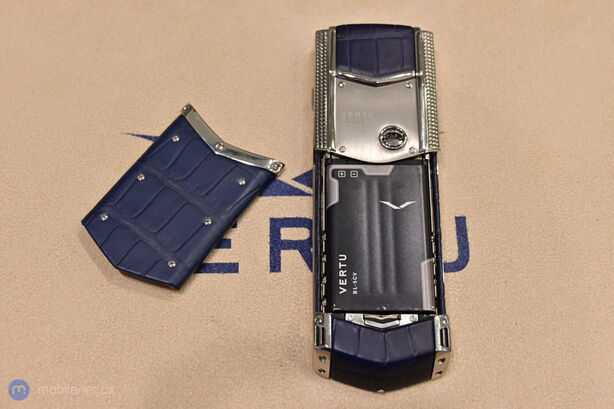 Vertu Signature V