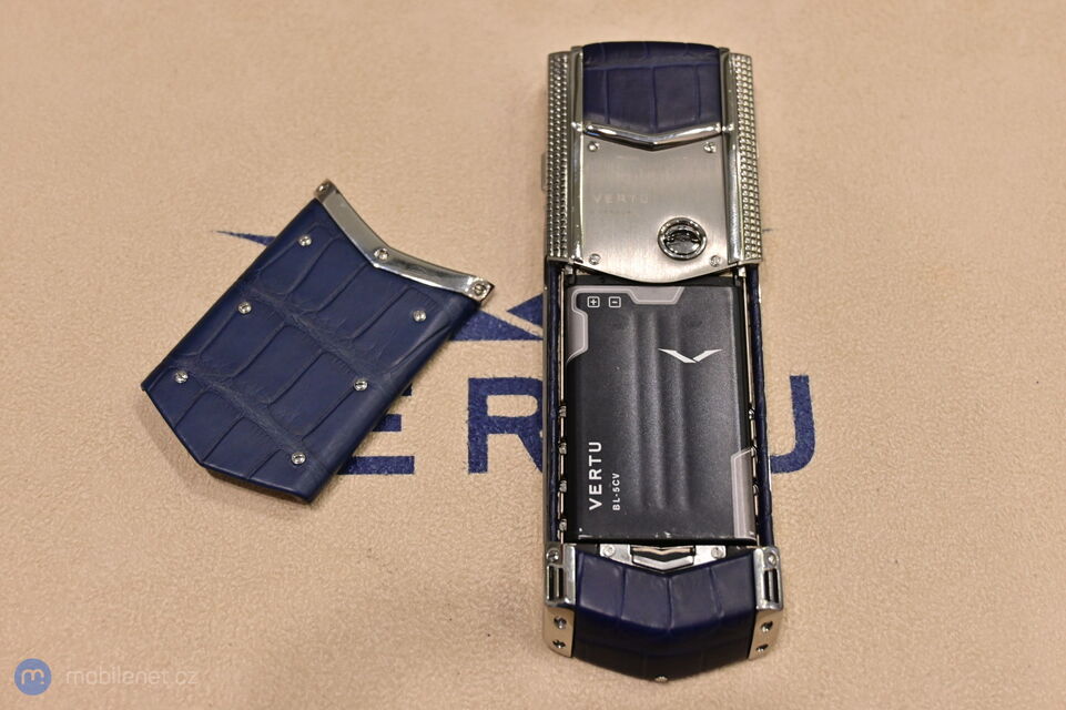 Vertu Signature V