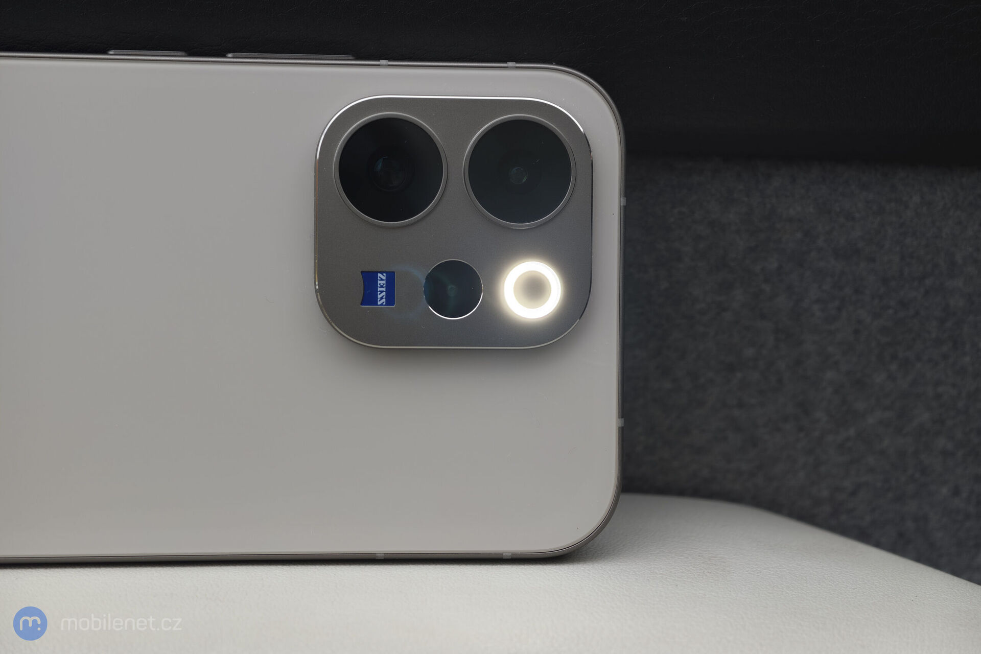 Vivo V70