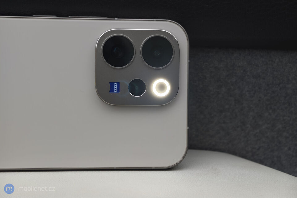 Vivo V70