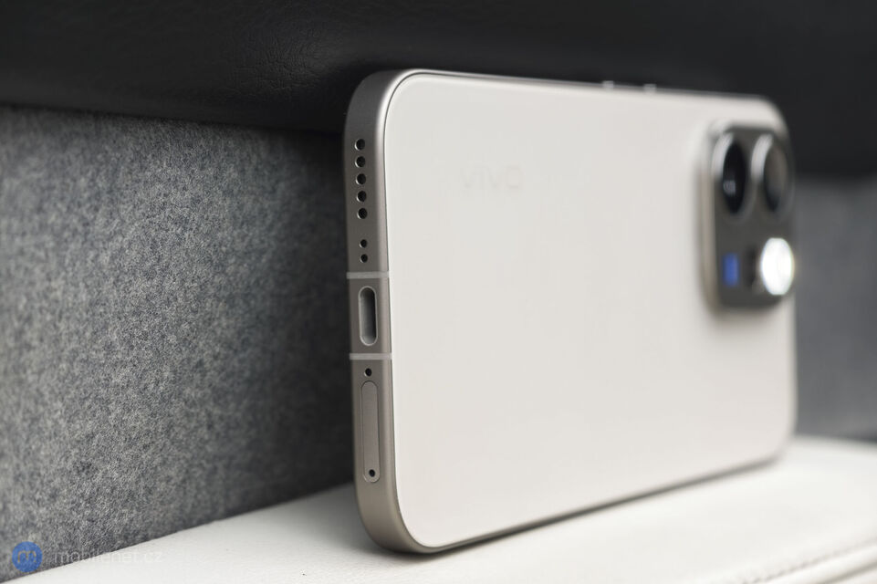 Vivo V70