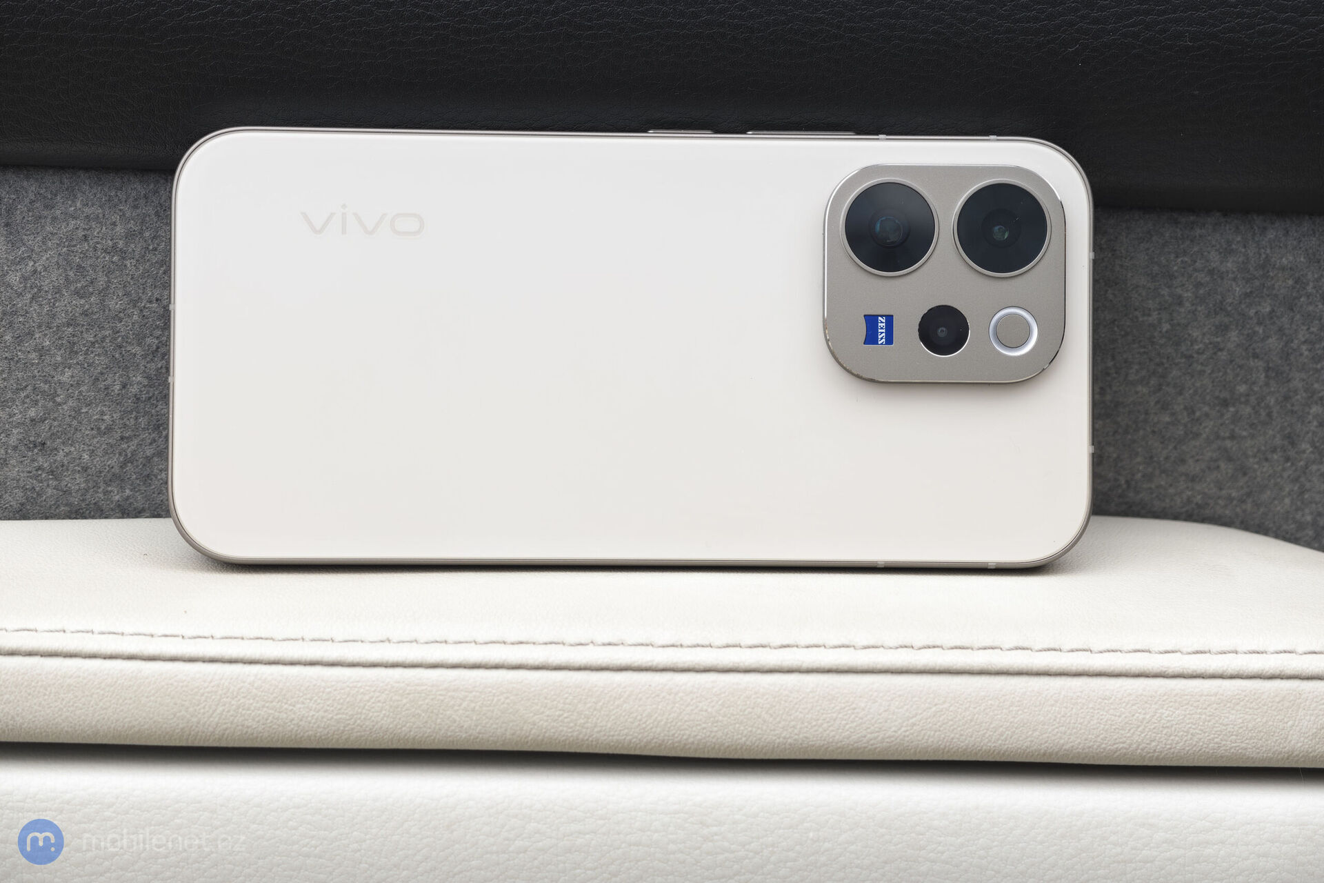 Vivo V70