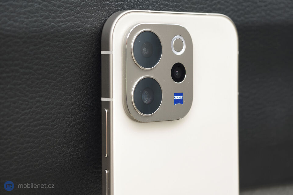 Vivo V70