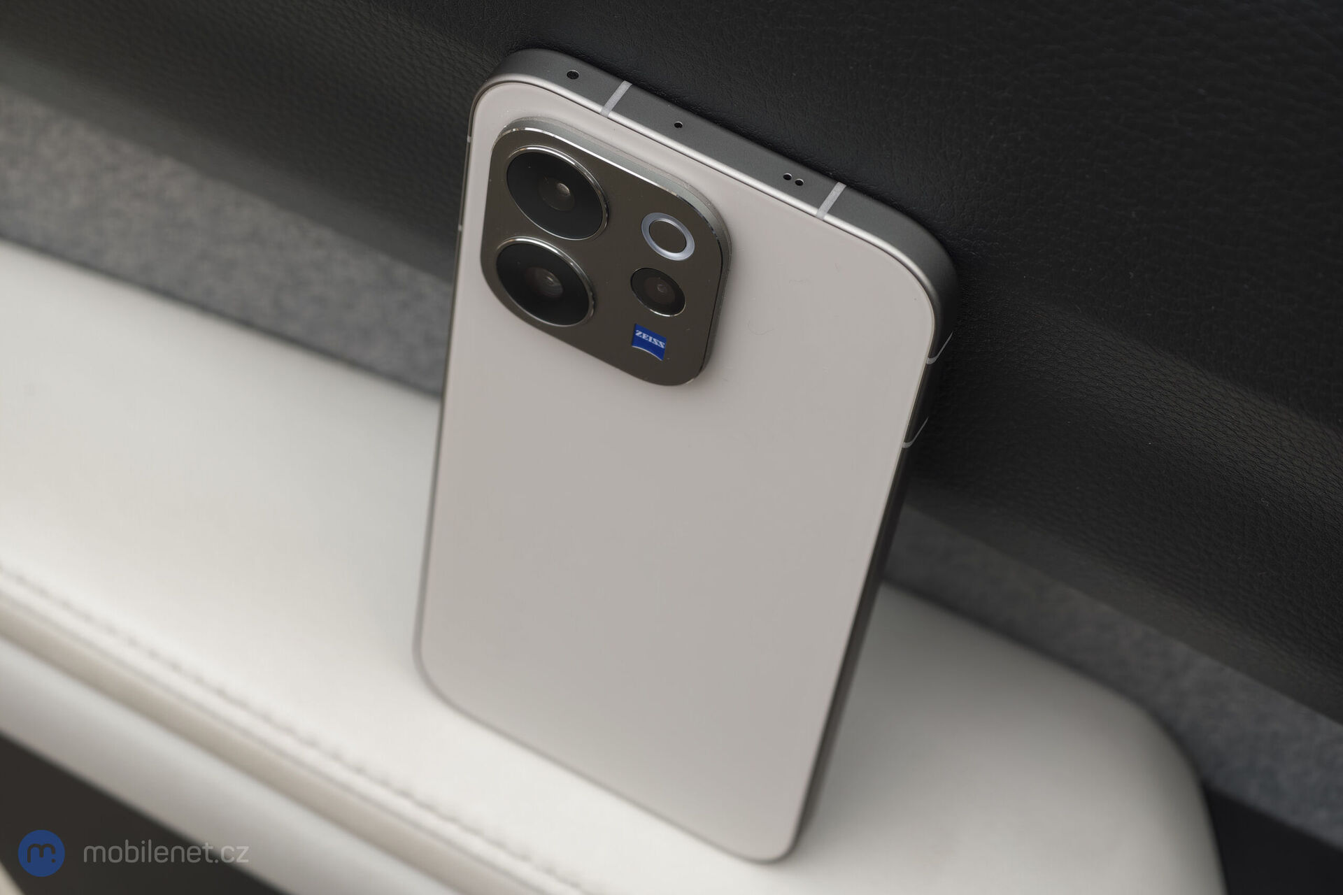 Vivo V70