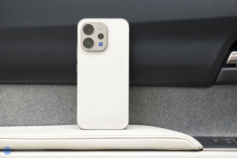Vivo V70