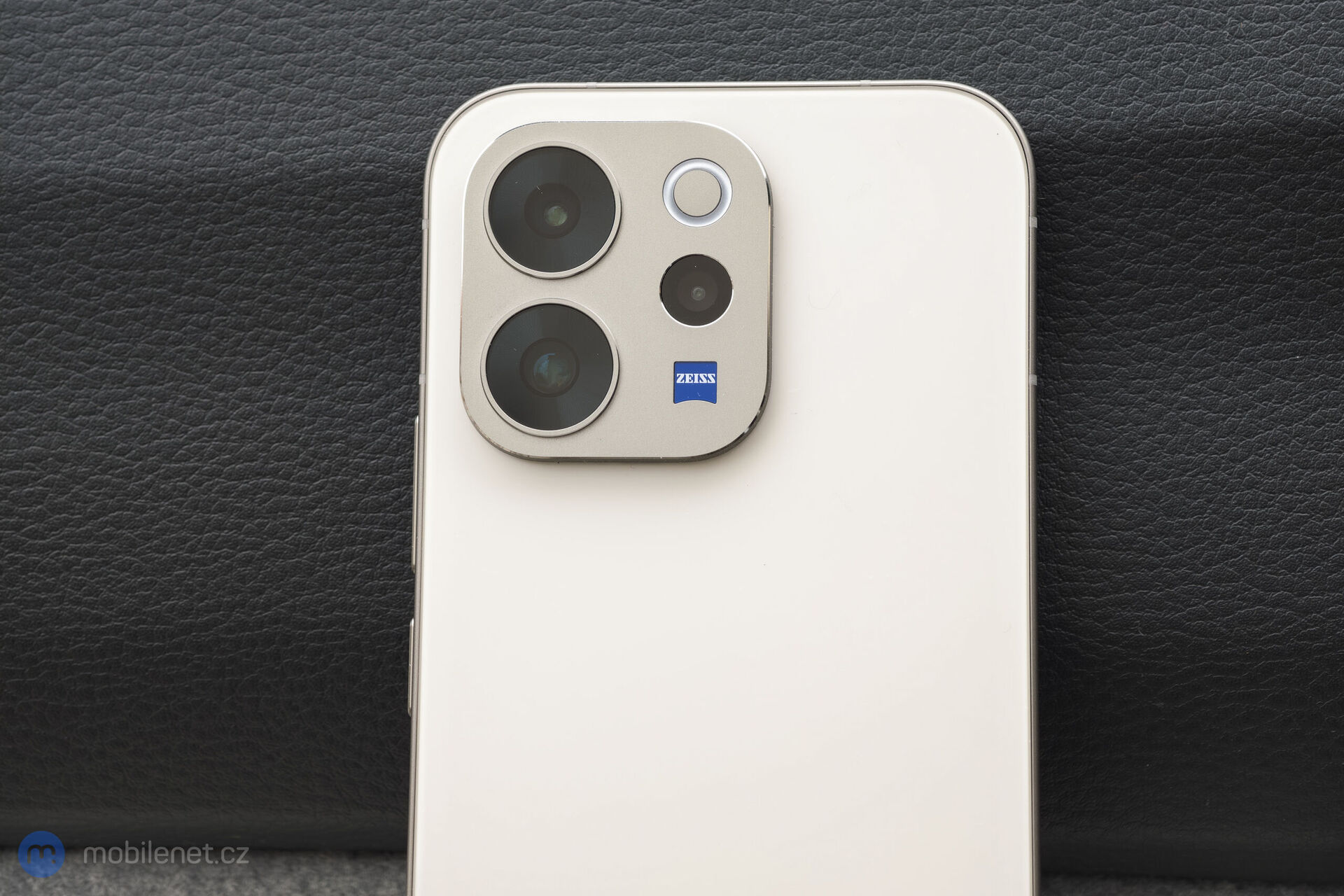 Vivo V70
