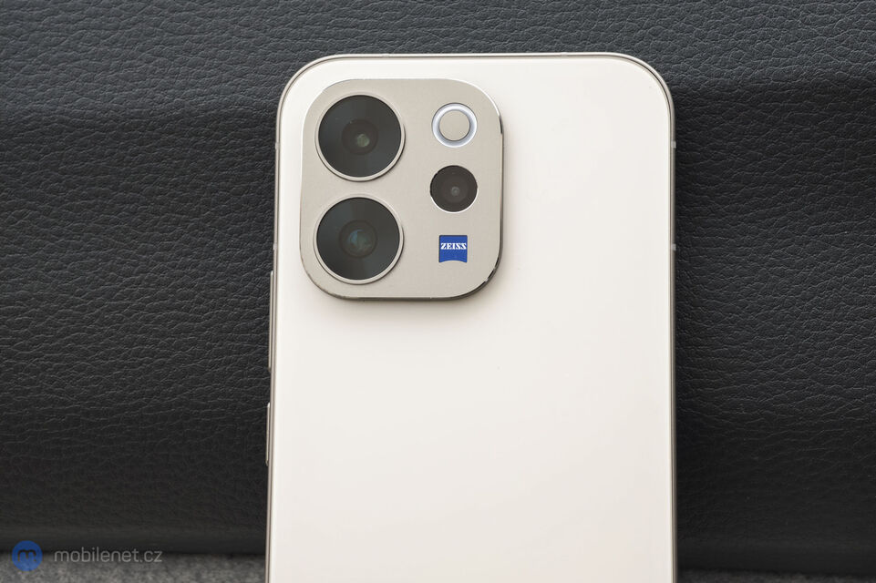Vivo V70