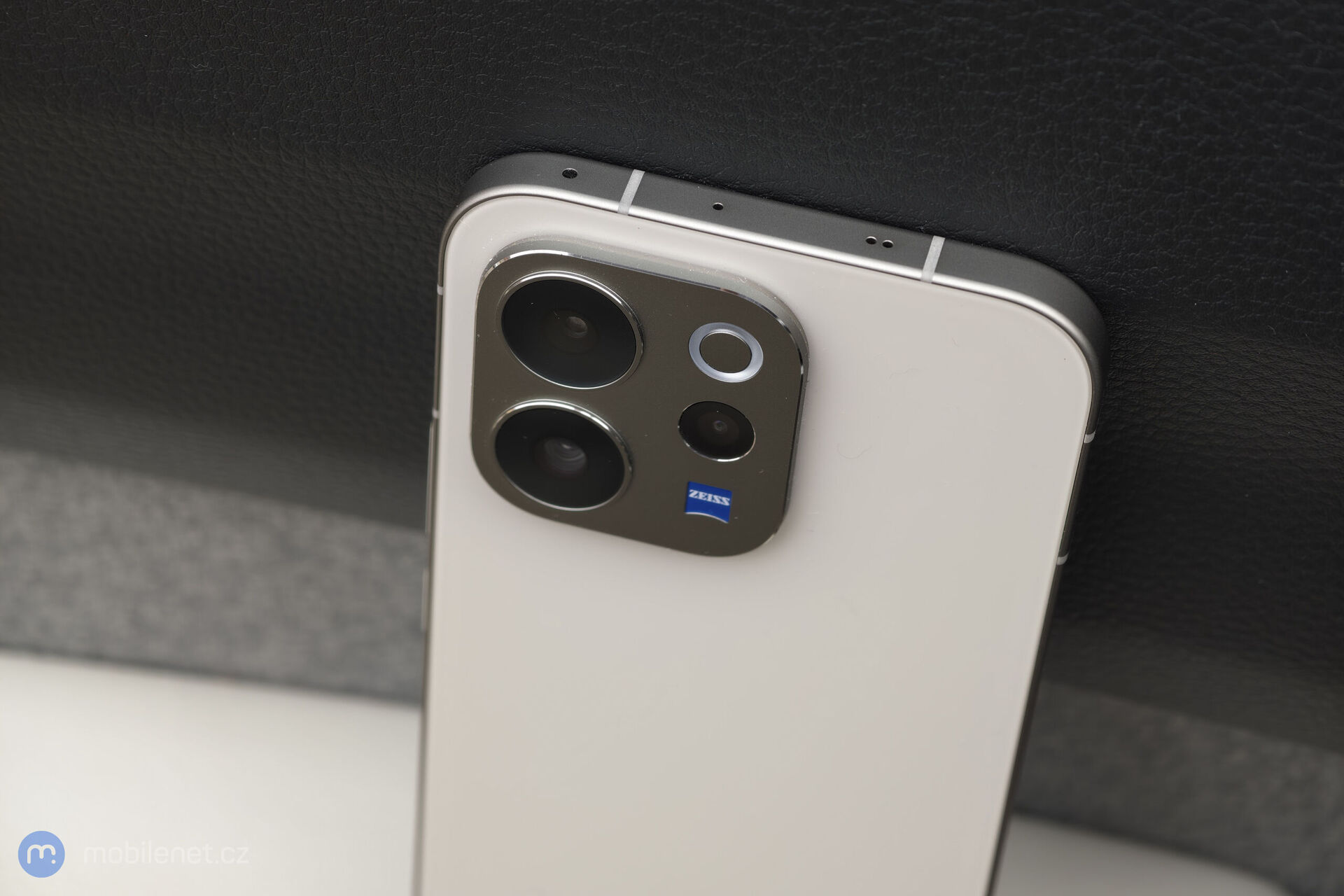 Vivo V70