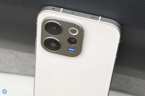 Vivo V70