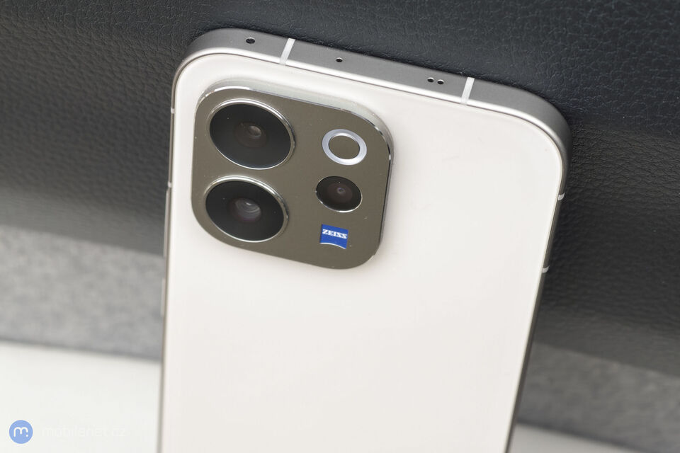 Vivo V70
