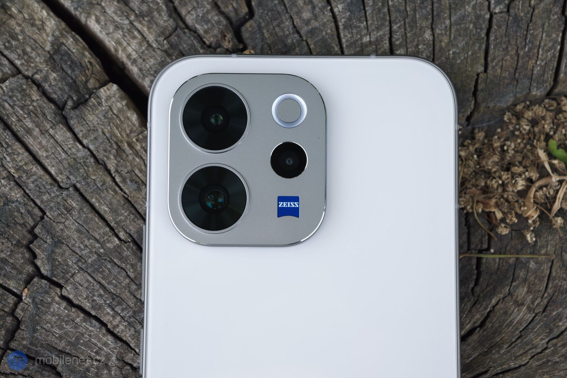 Vivo V70