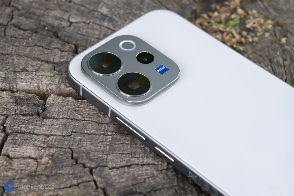 Vivo V70