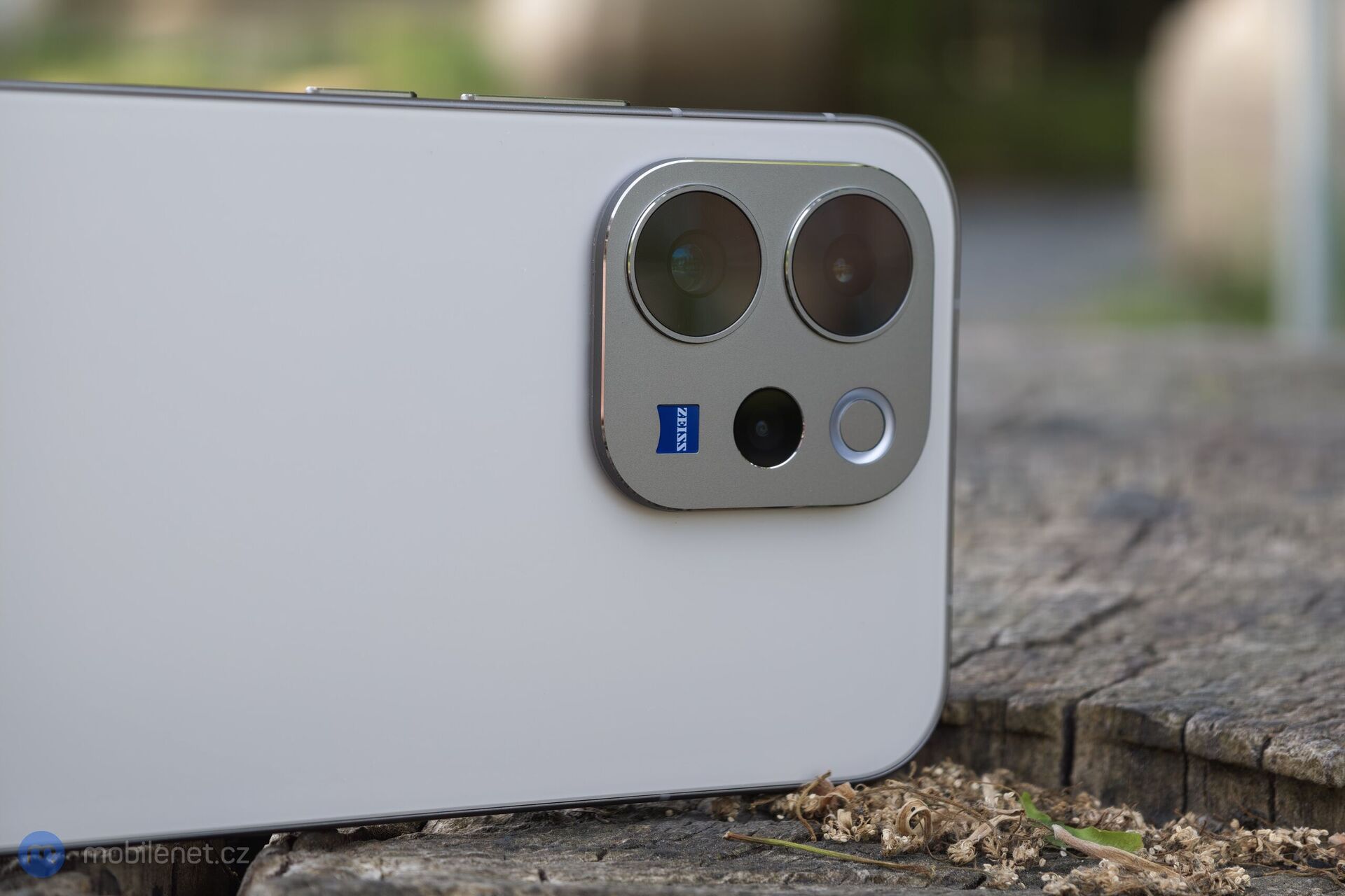 Vivo V70