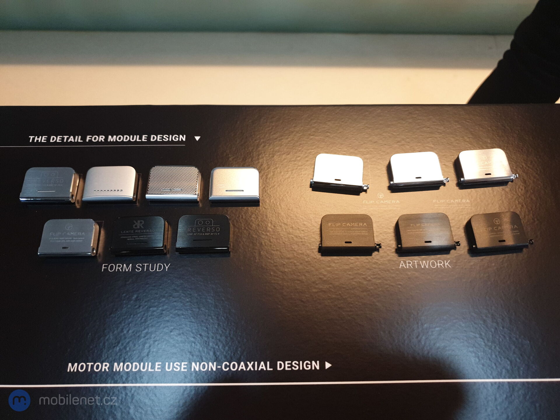 Vybrat bylo nutno i správný materiál a design otočného modulu fotoaparátu