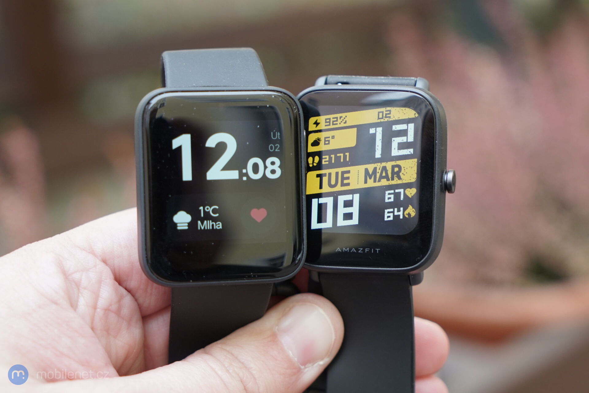 Xiaomi Amazfit Bip U Pro a Xiaomi Mi Watch Lite