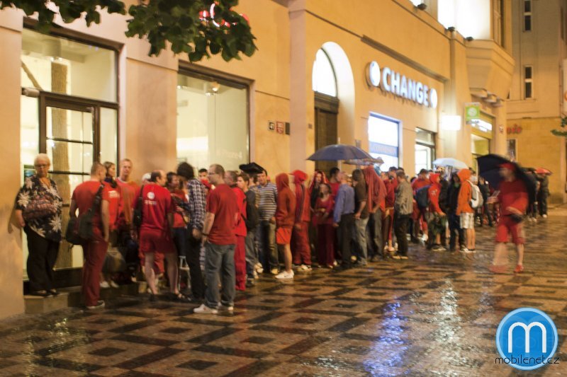 Začátek prodeje Apple iPhone 4