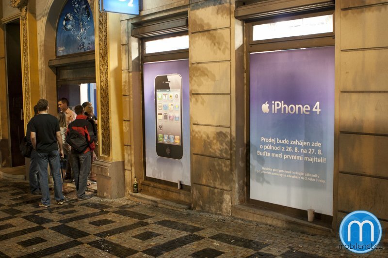 Začátek prodeje Apple iPhone 4