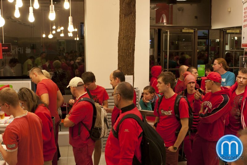 Začátek prodeje Apple iPhone 4