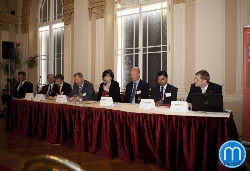 Zástupci společnosti Fujitsu