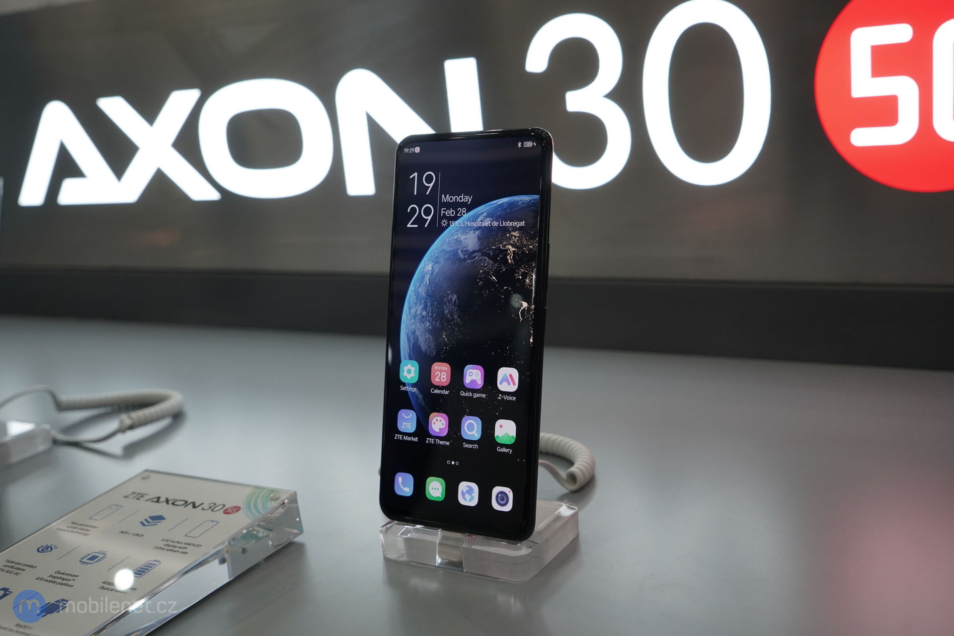 ZTE AXON 30