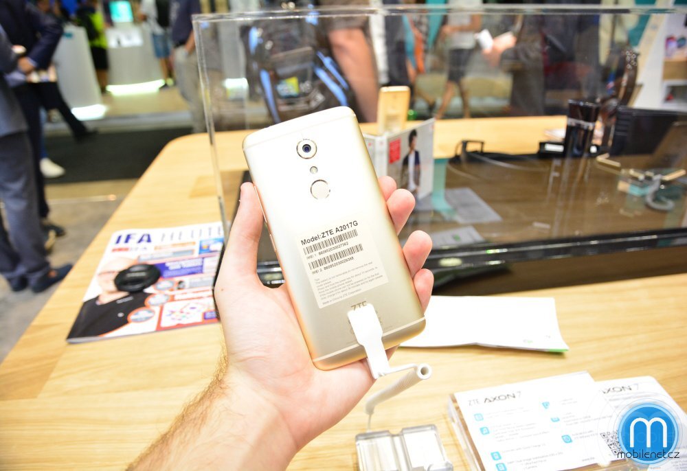 ZTE Axon 7