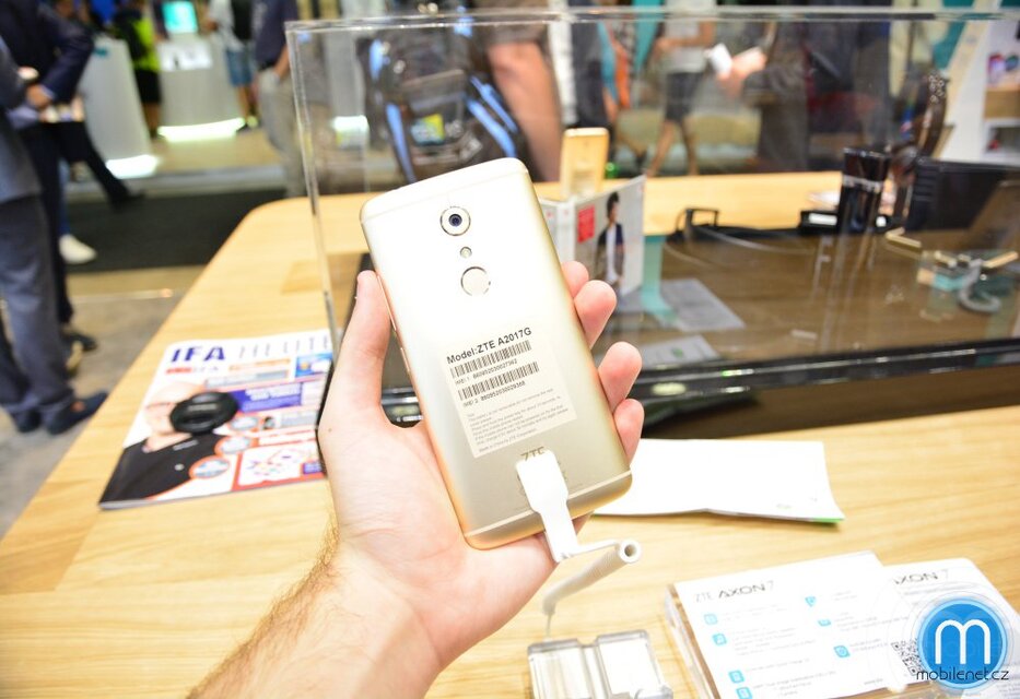 ZTE Axon 7