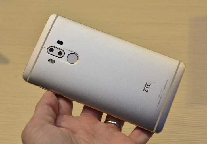 ZTE Axon 7 MAX