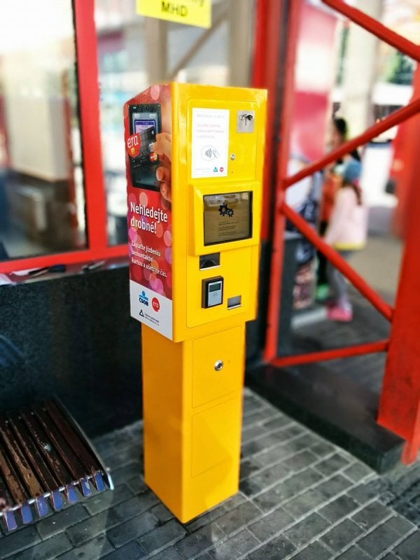 Bezkontaktní automat na jízdenky