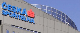 Česká spořitelna startuje s platbami přes iPhone, zatím pilotně