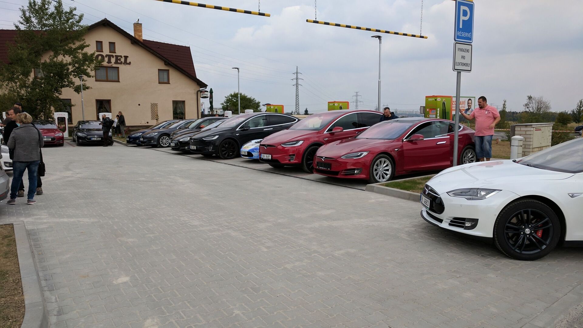 24net Tesla sraz 2017