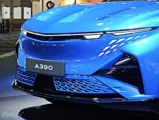 Alpine A390