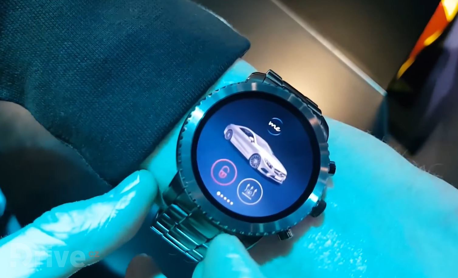 Aplikace Mercedes Me na hodinkách s Android Wear