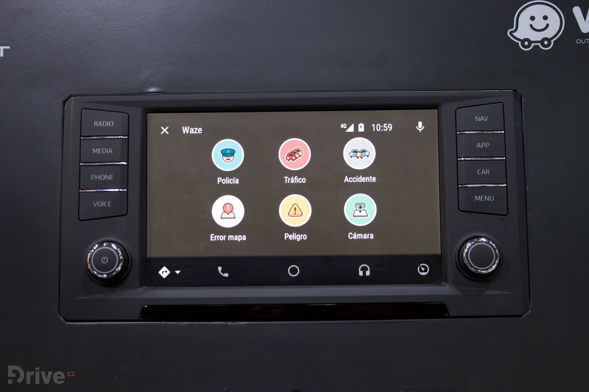 Aplikace Waze ve voze SEAT