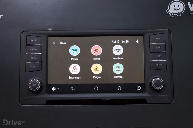 Aplikace Waze ve voze SEAT