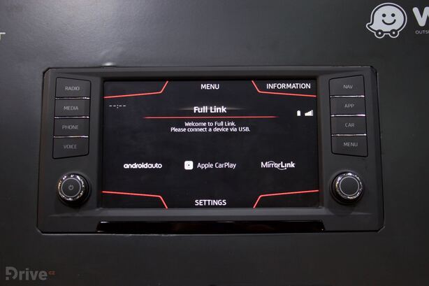 Aplikace Waze ve voze SEAT