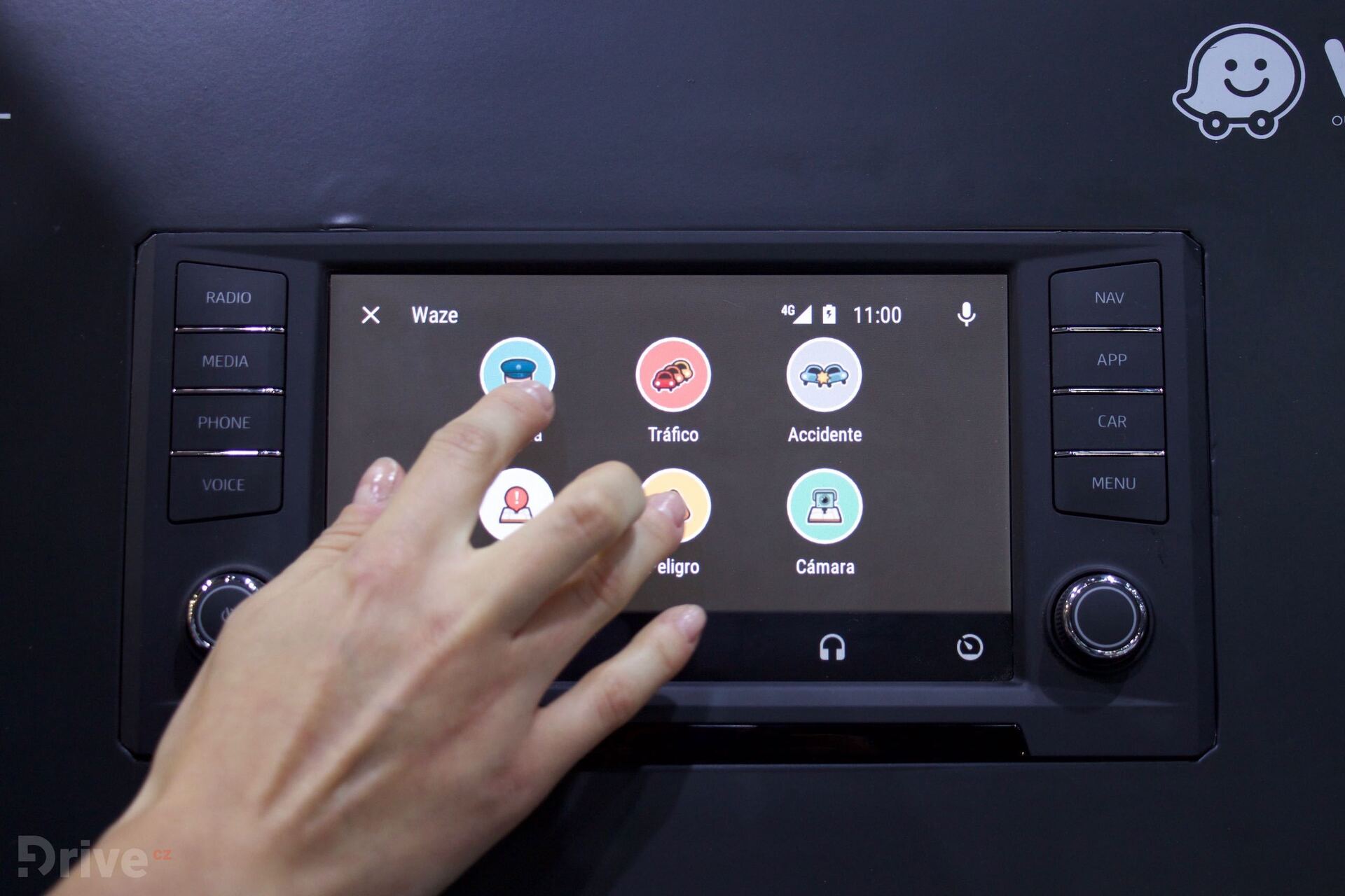 Aplikace Waze ve voze SEAT