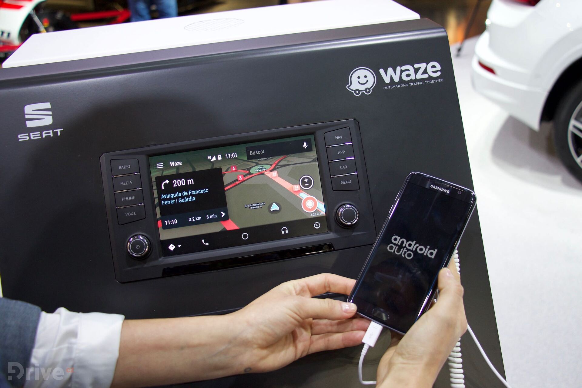 Aplikace Waze ve voze SEAT