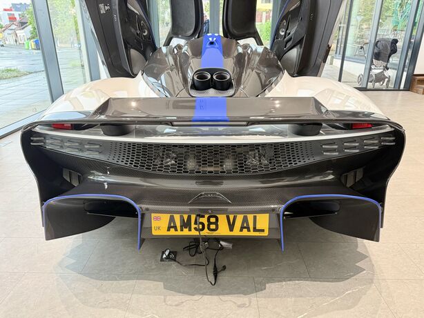 Aston Martin Valhalla v Praze