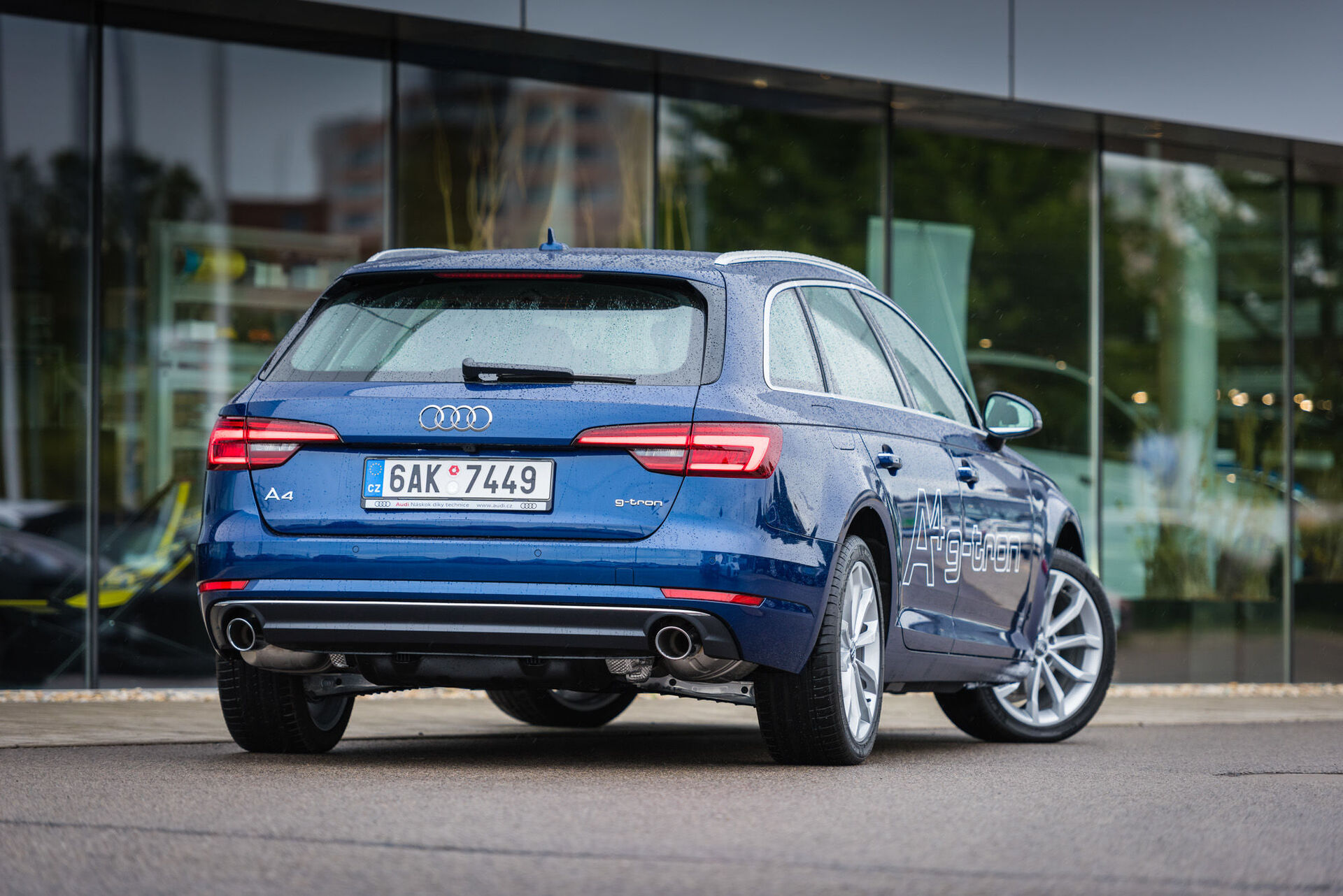 Audi A4 g-tron (2015)