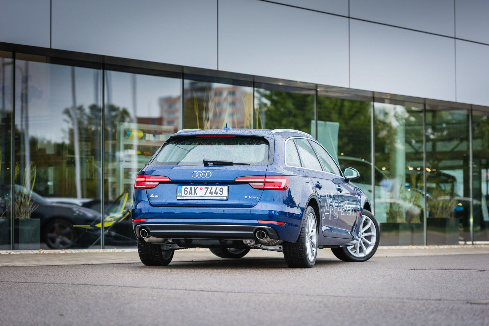 Audi A4 g-tron (2015)