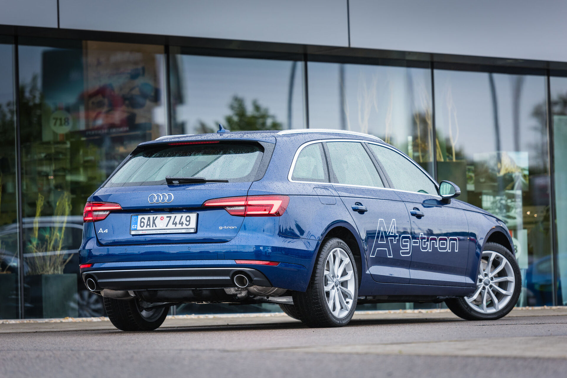 Audi A4 g-tron (2015)