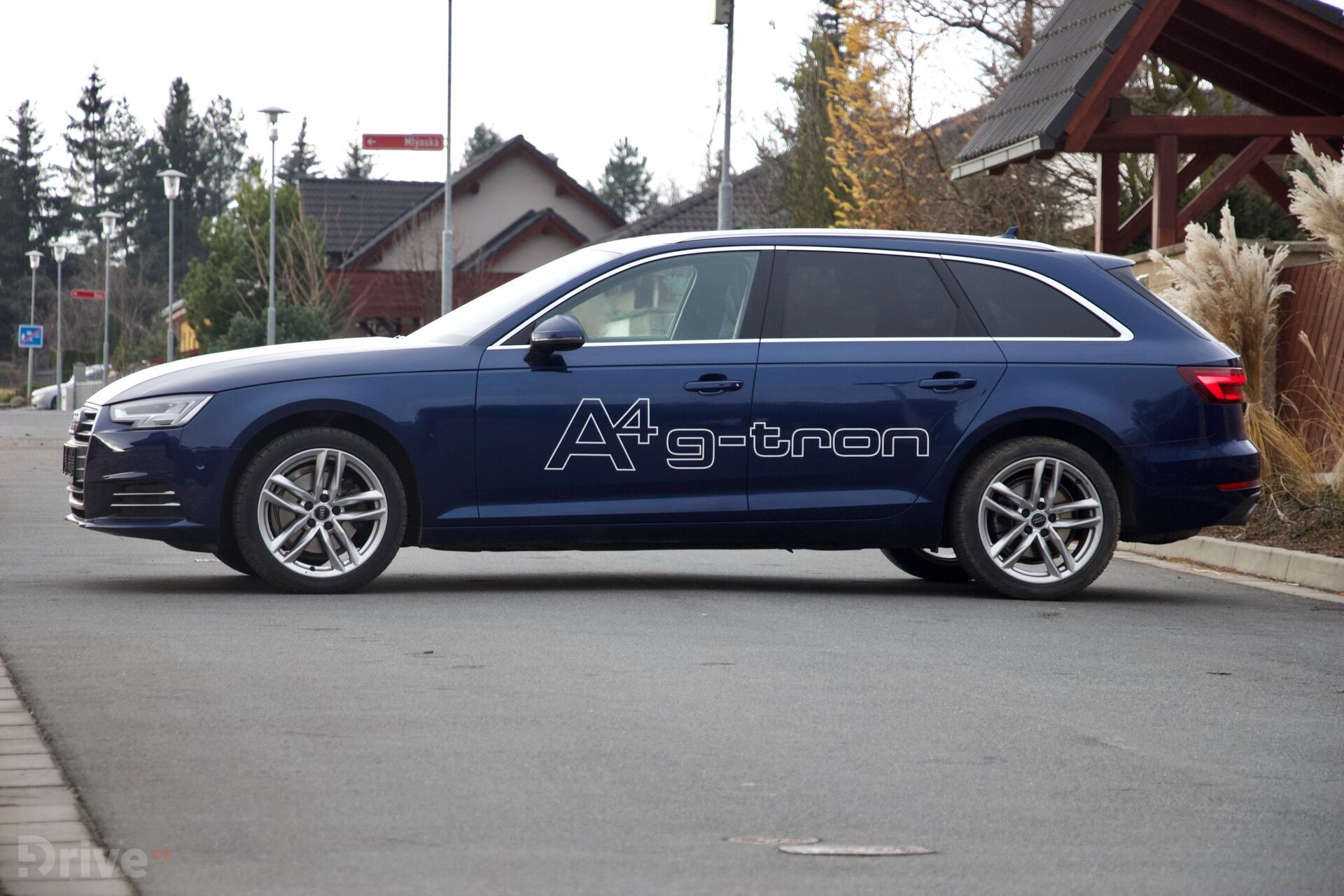 Audi A4 g-tron (2015)